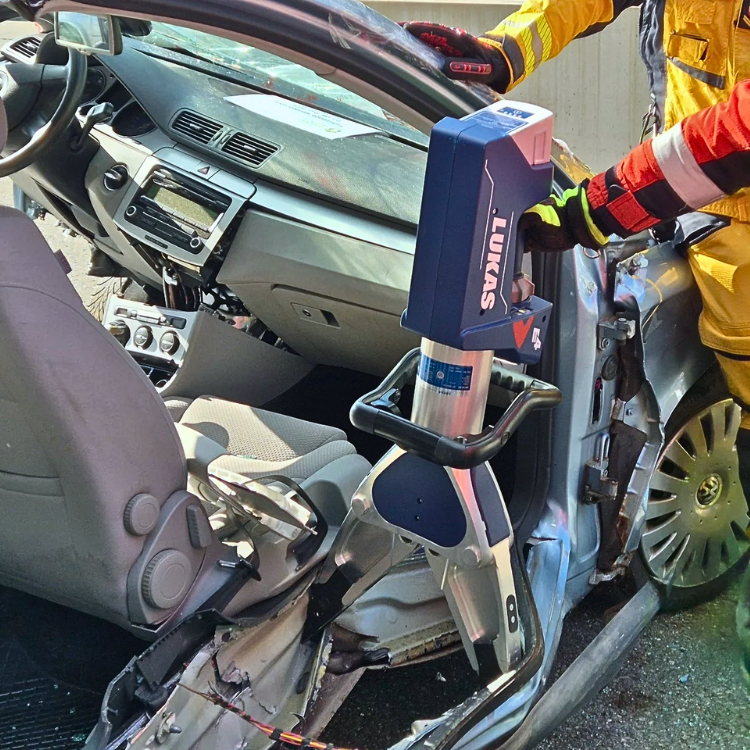 LUKAS E4 Spreizer im Einsatz